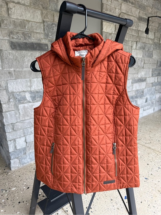 G.H. Bass & Co. Jackets & Blazers - G. H. BASS & COMPANY BURNT ORANGE QUILTED HOODED PUFFER VEST SIZE M